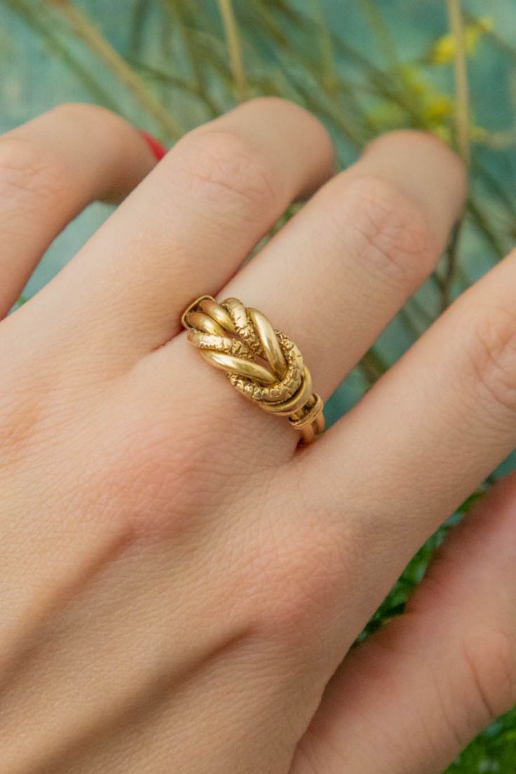 Victorian Gold Antique Knot Ring Latest Gold Ring Designs, Beautiful Gold Rings, Couple Ring Design, Unique Gold Jewelry Designs, Gold Finger Rings, Ring Jewellery Design, New Gold Jewellery Designs, Gold Earrings Models, Modern Gold Jewelry