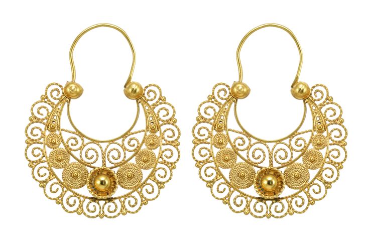 We show you a pair of victorian earrings in filigree gold in the typical semicircle mediterranean shape ( in Italian is called navicella = small ship ). The filigree is very detailed and knotty, typical of Sardegna old jewellery tradition. 14K gold (touchstone tested). From Sardegna, half of the 19th century. They are in perfect condition. - Size cm. 4,5. - Weight: gr. 8,7 Traditional Yellow Gold Earrings With Historical Design, Ornate Gold Earrings With Historical Design, Ornate Historical Design Earrings, Yellow Gold Filigree Plug Earrings, Gold Earrings With Historical Design For Wedding, Antique Filigree Earrings, Antique Round Filigree Earrings, Brass Filigree Hoop Earrings For Wedding, Victorian Filigree Round Earrings