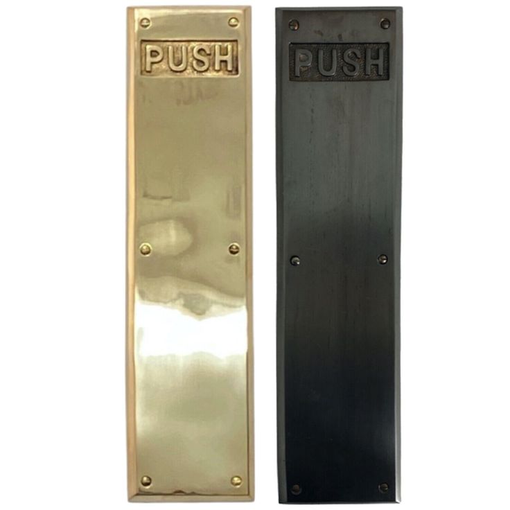 a door handle with the word push on it