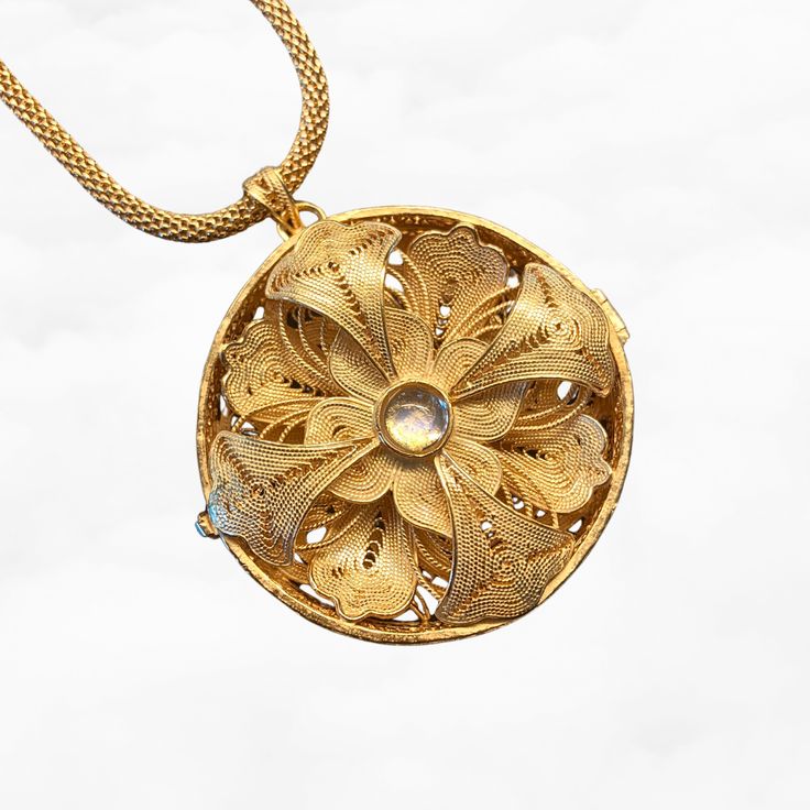 Auspicious Flower Filigree Inlay Pendant Necklace in Gold Vermeil - Yun Boutique Collar Shapes, Metalwork Jewelry, Locket Pendant Necklace, Boutique Logo, Ancient Chinese, Gold Pendant Necklace, Flower Pendant, Modern Elegance, Gold Plating