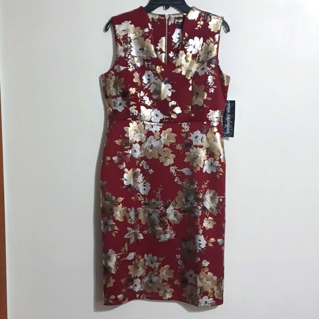 An Absolutely Beautiful . . . Nina Leonard Sleeveless Dress W/ Metallic Floral Pattern, Zip Close. Special Occasion. Perfect For A Special Occasion, Anniversary Party, Dinner Party, Cocktail Party, Wedding, Church Or The Holidays. Great For Dances, Dancers, Dancing. Dancing Apparel. Color ... Dark Red/Maroon With Metallic Floral Print (See Photos) Material ... Polyester Blend (See Photos) Size ... Medium (See Photos, Which Includes Tape Measurements) Bundle With Another Item For Additional Savin Red Floral Print Elegant Sleeveless Dress, Red Fitted Sleeveless Dress With Floral Print, Fitted Sleeveless Evening Dress For Holiday, Fitted Red Floral Sleeveless Dress, Red Floral Print Fitted Sleeveless Dress, Red Floral Print Knee-length Sleeveless Dress, Red Floral Print Sleeveless Knee-length Dress, Chic Sleeveless Dresses For Holiday, Dark Red Maroon