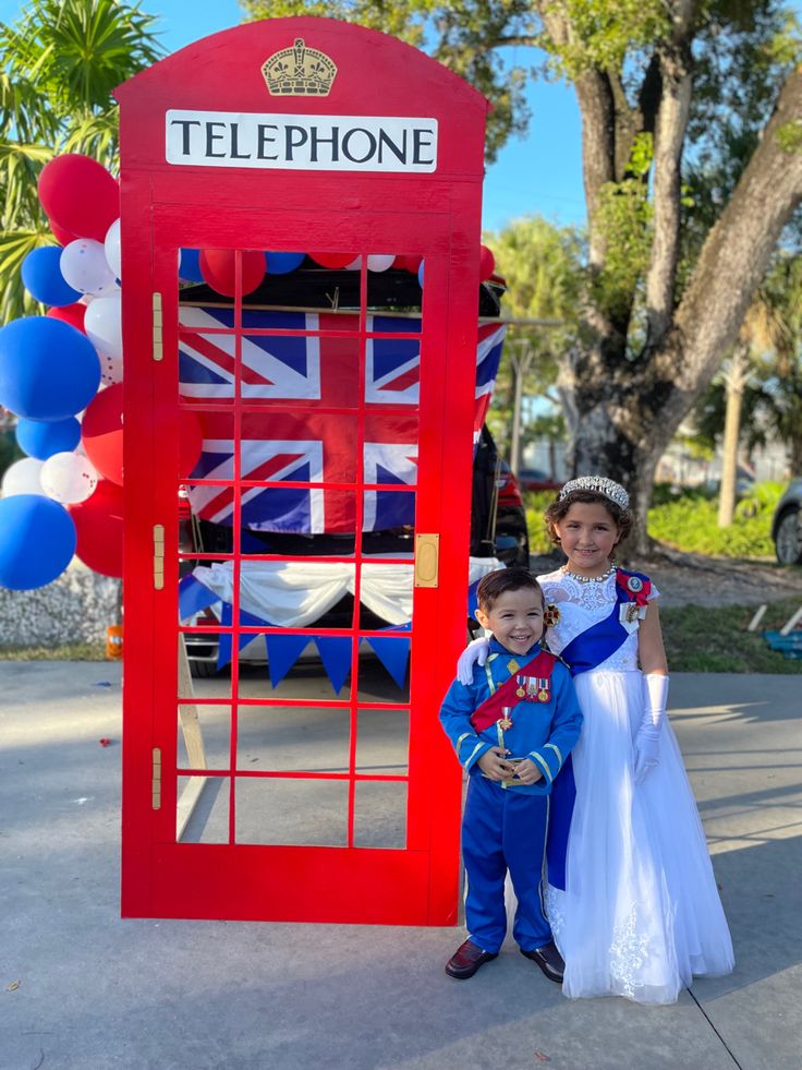 Queen Elizabeth, Queen of England London Birthday, English Day, London Theme, 40th Cake, Parade Float, Halloween 2022, Phone Booth, Father Daughter Dance, Queen Of England