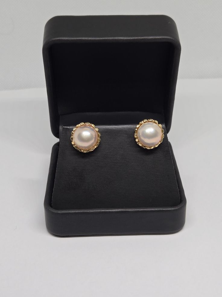 These elegant 14k solid gold earrings are the perfect addition to any jewelry collection. Featuring a beautiful Mabe Pearl, these clip-on earrings are sure to make a statement. Crafted with the highest quality materials, these earrings are durable and long-lasting.  Designed for those who appreciate fine jewelry, these earrings are a must-have. The perfect accessory for any occasion, they are versatile and stylish. Whether you're looking to add to your collection or just starting out, these earrings are a great choice. The earrings total weight is approx. 9.0 grams  Each earrings measures 12mm The earrings marked 14k. It's a clip on back so comfortable to wear . Good condition Classic Cabochon Clip-on Earrings For Formal Occasions, 14k Gold Clip-on Earrings For Formal Events, 14k Gold Cabochon Earrings For Anniversary, Classic Round 14k Gold Clip-on Earrings, Elegant 14k Gold Round Clip-on Earrings, Elegant Yellow Gold Clip-on Earrings With Cabochon, Classic Gold Cabochon Earrings, Elegant 14k Gold Cabochon Jewelry, Elegant Yellow Gold Cabochon Earrings