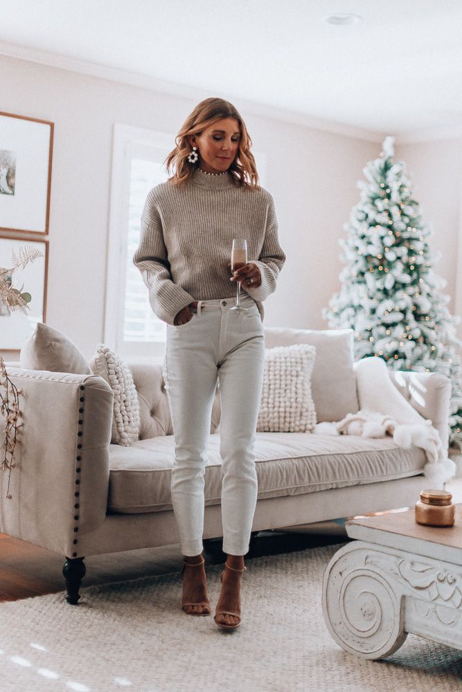 Casual Holiday Party Outfits - Cella Jane Casual Holiday Party Outfit Jeans, Casual New Years Eve Outfits Jeans, Casual New Years Outfit, Navidad Outfit, Holiday Party Outfit Casual, Christmas Dinner Outfit, Holiday Party Outfit Work, Christmas Party Outfit Work, Office Party Outfits