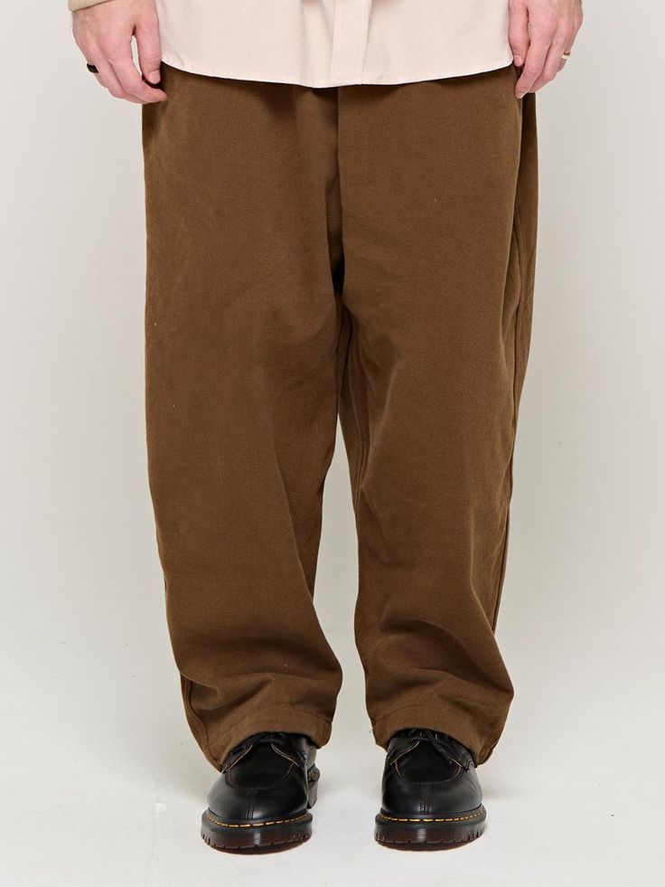 Composition : COTTON 100%Country of Origin : KOREA Casual Brown Bottoms With Comfort Waistband, Brown Cotton Wide Leg Sweatpants, Baggy Wide Leg Brown Sweatpants, Brown Wide Leg Cotton Sweatpants, Brown Baggy Wide-leg Sweatpants, Baggy Brown Sweatpants For Streetwear, Brown Baggy Sweatpants For Streetwear, Brown Cotton Bottoms With Straight Hem, Relaxed Fit Brown Cotton Pants