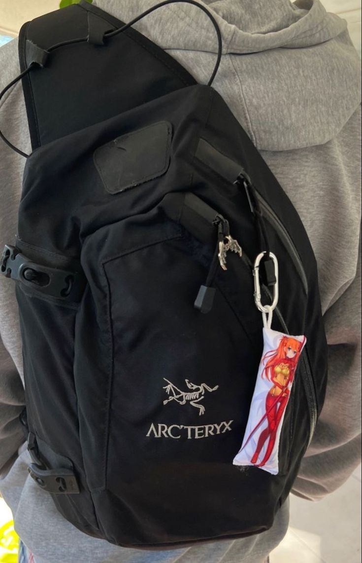 Arcteryx Sling Bag, Arcteryx Backpack, Arcteryx Bag, Streetwear Bags, Casual Streetwear Men, 일본 패션, Streetwear Aesthetic, Streetwear Men, Mens Fashion Streetwear