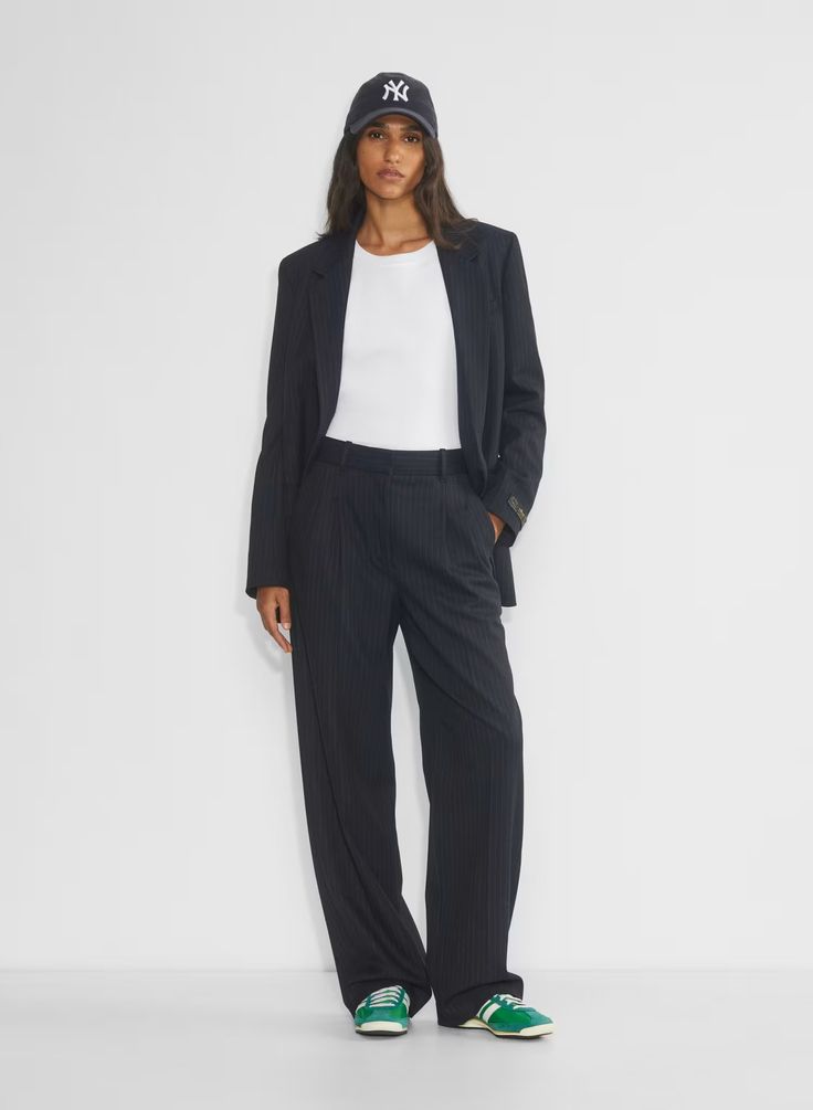 THE EFFORTLESS PANT™ | Aritzia Aritzia Winter, Aritzia Outfit, Aritzia Style, Effortless Pant, Knife Pleats, Navy And Brown, Twill Pants, High Rise Pants, Sneakers Outfit