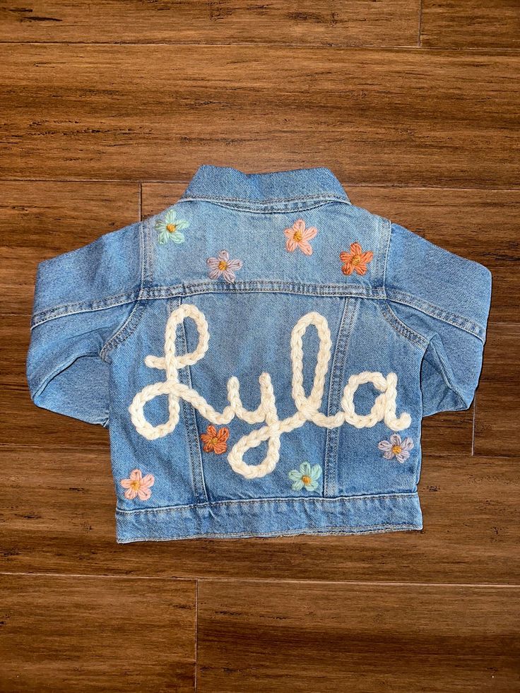 Custom hand embroidered denim jacket.  When purchase comment with name and colors you would like. Can do flowers, sun, rainbow, bee, clouds, if there's a design you would like you can message me. Jean Jacket Patches Aesthetic, Cute Medium Wash Cotton Denim Jacket, Customizable Blue Denim Jacket For Spring, Customizable Spring Denim Jacket, Customizable Denim Jacket For Spring, Spring Customizable Denim Jacket, Cute Cotton Denim Jacket, Customizable Cute Cotton Outerwear, Cute Customizable Cotton Outerwear