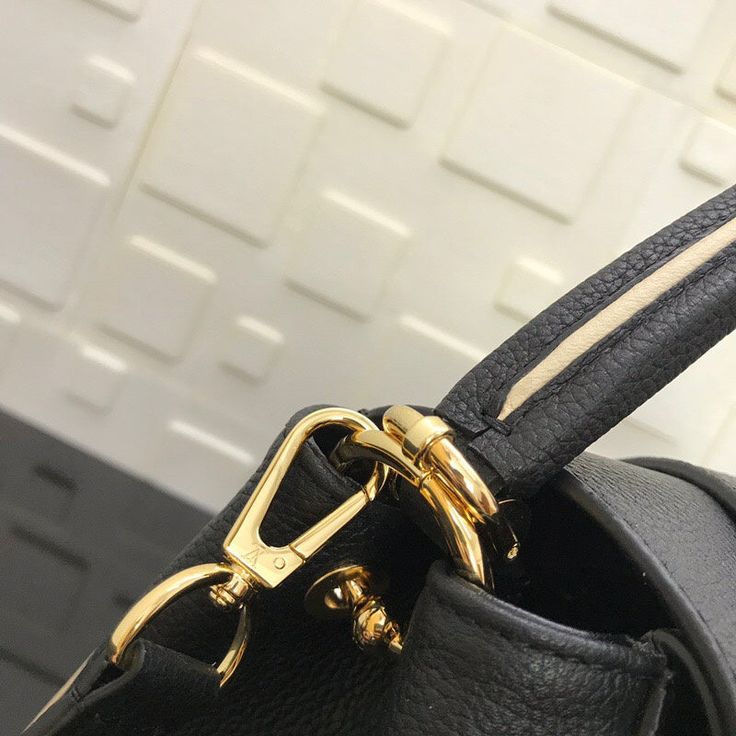 ADC Fashion Lu-Vi bags - 914 A+ Excellent Quality copies; Contact us if you've any questions in your mind. Lv Bags, Gold Ounce, Lv Bag, Cute Bag, New Handbags, Luxury Bags, Contact Us, Leather Bag, Clutch Bag