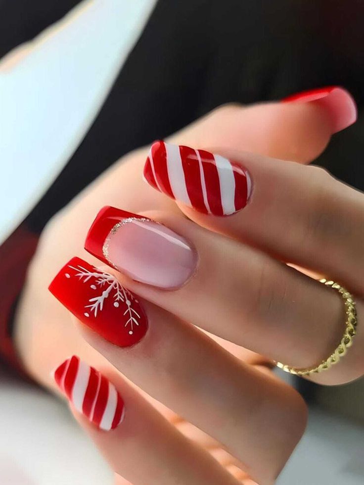 Best Nails Designs | Top Trendy Nails Art | Christmas Nails 2023 Nail Art Noel, Valentine Nails, Cute Christmas Nails, Manicure Tips, White Nail, Nagel Inspo, Xmas Nails, Christmas Nail Designs, Stick On Nails