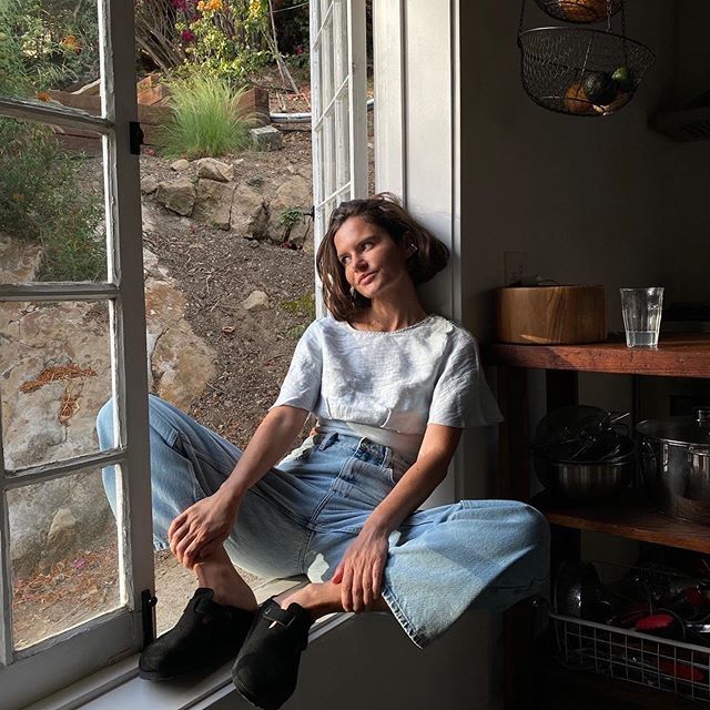 Totally not spying on our neighbors. Stay home in the Stella Top. @lifeofboheme #FPYourWay how to style free people boho chic for everyday california wear looks original post: https://www.instagram.com/p/CAImw9kgavB Black Birkenstock Clogs Outfit, Clog Outfit Summer, Boston Clogs Outfit, Black Clogs Outfit, Birkenstock Clogs Outfit, Birkenstock Boston Outfit, Boston Birkenstock, Clog Outfit, Boston Outfits