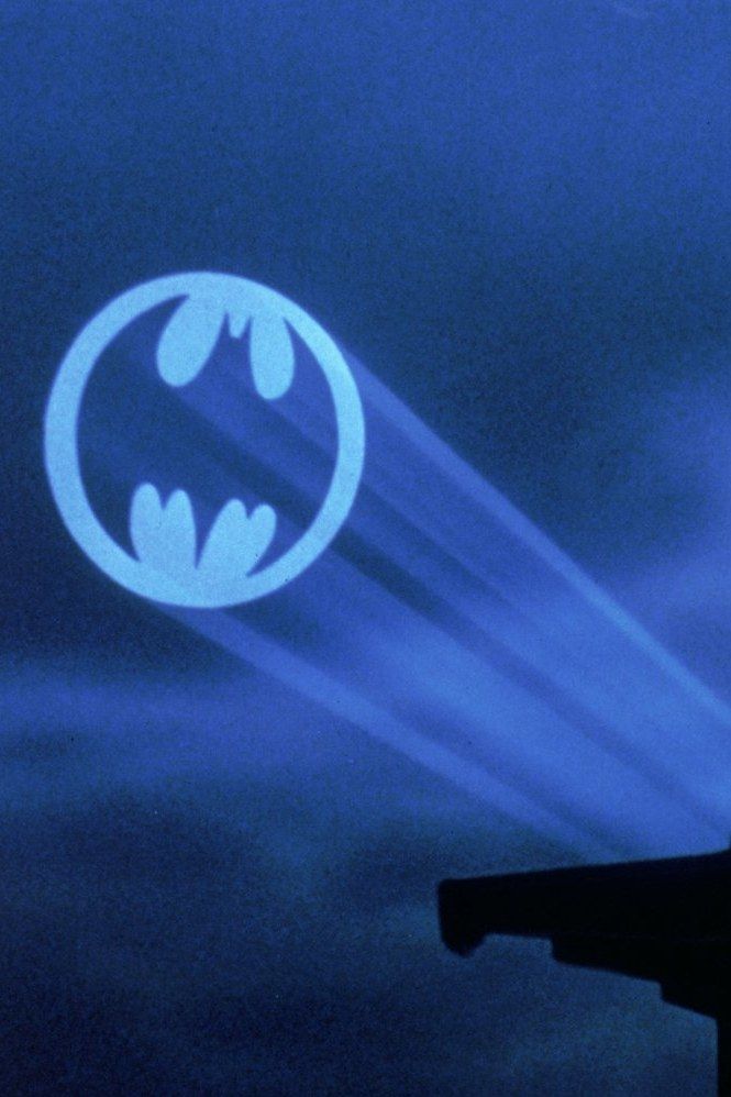 Batman: The Bat-Signal will light up the sky in Paris Batman Signal Tattoo, Batman Signal Light, Bat Signal In Sky, Batman Signal In The Sky, Batman Light Signal, Batman Signal, Batman Sign, Batman Light, Batman Blue