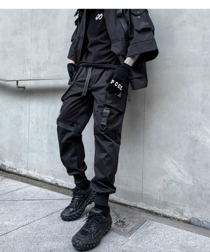 Tomboy Outfits Men, Tech Wear Hoodie, Techwear Streetwear Men, Dark Wear Aesthetic, Mens Fashion Techwear, Casual Techwear Men, Emo Techwear, Techware Fashion Women, Cyberpunk Outfit Futuristic