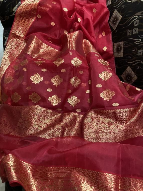 Chanderi pattu silk saree wid blouse piece Semi-stitched Traditional Wear For Celebration, Semi-stitched Saree With Sheer Dupatta For Festive Occasions, Transitional Saree With Sheer Dupatta, Dupatta With Pallu For Puja During Eid, Dola Silk Saree With Sheer Dupatta, Semi-stitched Bollywood Saree With Sheer Dupatta, Red Unstitched Suit With Sheer Dupatta For Festivals, Red Tissue Silk Dupatta For Wedding, Semi-stitched Salwar Kameez With Zari Weaving For Puja