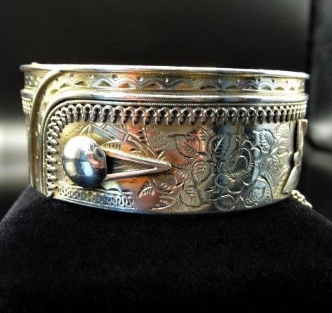 Victorian English cuff, sterling silver buttoned cuff hinged bracelet, very rare antique 1883 hallmarked vintage, SMALL - MEDIUM Antique Adjustable Sterling Silver Bangle Bracelet, Formal Stamped Cuff Jewelry, Adjustable Antique Sterling Silver Bangle, Adjustable Antique Sterling Silver Bangle Bracelet, Victorian Hallmarked Silver Bracelets, Victorian Hinged Cuff Bangle Bracelet, Victorian Cuff Bracelet With Intricate Design For Ceremonial, Victorian Cuff Bracelet With Intricate Design For Ceremonial Occasions, Victorian Hallmarked Silver Bracelet