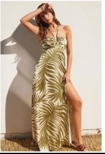 Get ready to look parfait in our Palm Perfection Dress! Made for elegance and sexiness, this midi/maxi dress is perfect for any occasion. With its flawless palm design, you'll be the center of attention. Hurry and snag this perfection before it runs out! fd11476-p1619 Green Tropical Print Midi Dress For Vacation, Elegant Tropical Print Midi Dress, Fitted Leaf Print Summer Dress, Fitted Summer Dress With Leaf Print, Chic Maxi Dress With Tropical Print, Beachwear Maxi Dress For Date Night, Tropical Print Midi Dress For Vacation, Beach Maxi Dress With Tropical Print, Elegant Tropical Print Summer Dress