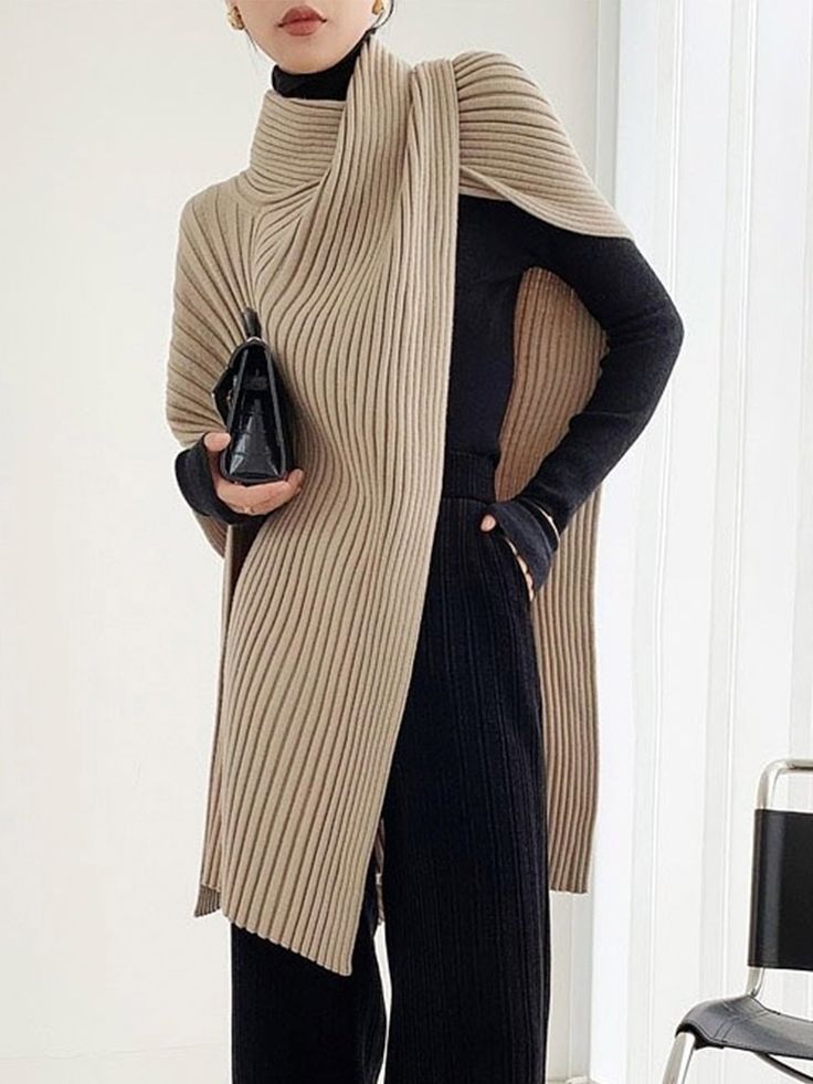 Loose Urban Asymmetrical Sweater Asymmetrical Outfit, How To Look Expensive, Ootd Instagram, Pullover Mode, Asymmetrical Sweater, Style Mistakes, Loose Sweater, Ideas Kitchen, Sweater Fashion