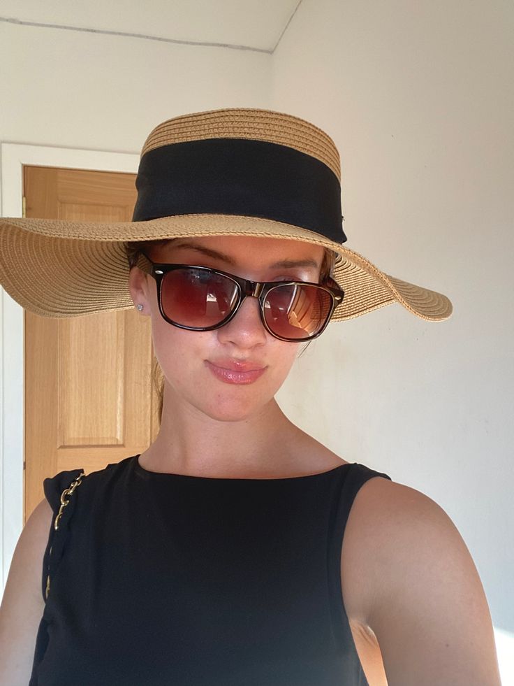 Old money outfit ideas, outfit aesthetic, classy vibes, black dress and hat with sunglasses Old Money Hat, Old Money Sunglasses, Hat With Sunglasses, Old Money Women, Old Money Outfit Ideas, Classy Vibes, Tropical Luxury, Old Money Outfit, Money Outfit