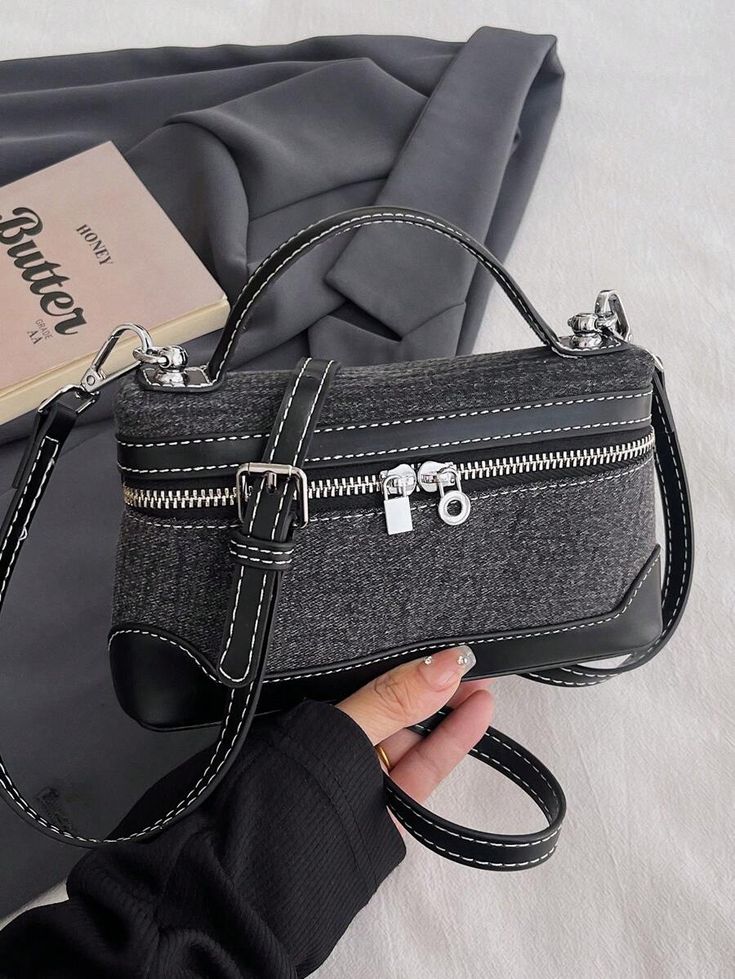 Style:Elegant \nStyle:Fashionable \nFeatures:Lightweight \nColor:Black \nDetails:Buckle \nDetails:Chain \nType:Square Bag \nBag Size:Mini \nPattern Type:Colorblock \nPattern Type:Plain \nClosure Type:Zipper \nStrap Type:Top Handle \nPattern Type:Textured Pattern \nComposition:100% Polyester \nMaterial:Polyester \n Work Commute, Square Handbag, Handbag For Women, Crossbody Bag Women, Square Bag, Style Elegant, Top Handle, Bags Women, Crossbody Bag