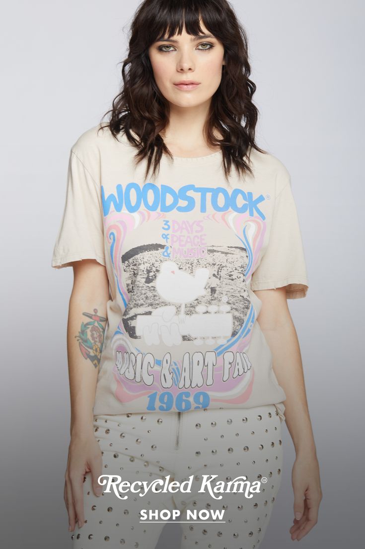 Relive the magic of the most iconic music festival ever! Our vintage poster-style tee showcases authentic Woodstock graphics, proudly declaring "3 Days of Peace & Music" and "Music & Art Fair 1969. ☮️ Peace Music, Famous Music, Day Of Peace, Woodstock Music, Lace Vintage, Fit Details, Just Peachy, Boyfriend T Shirt, Fragrance Gift Set