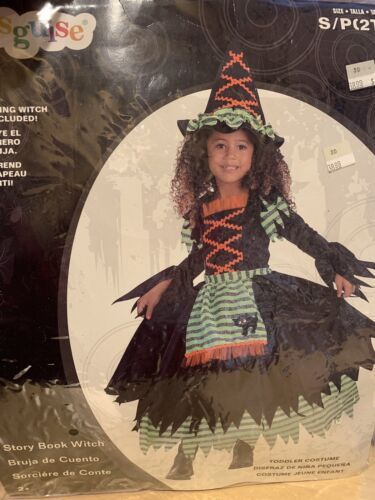 a child's halloween costume is shown in the box