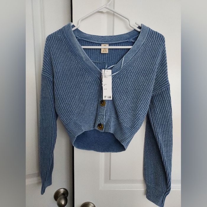 Beautiful Blue Cropped Sweater. Thick. Runs Roomy. Casual Blue Sweater For Day Out, Blue Tops For Winter Day Out, Blue Long Sleeve Outerwear From Urban Outfitters, Blue Long Sleeve Outerwear By Urban Outfitters, Blue Cotton Crop Top For Fall, Casual Blue Crop Top For Fall, Urban Outfitters Blue Winter Tops, Blue Cropped Casual Sweater, Casual Spring Sweater From Urban Outfitters