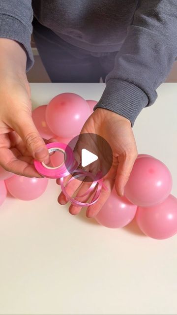 House of Party on Instagram: "Curious about tying balloon clusters?  Watch our quick guide and see how simple it is!   What will you decorate next? 🎉   #balloontutorial #howtotieballoons #quickballoontutorial #balloontips" Small Ballon Arangment, Long Balloons Ideas, Simple Baby Shower Decorations, Simple Balloon Decoration, Safari Party Decorations, Hanging Balloons, Balloon Arch Diy, How To Make Balloon, Balloon Clusters