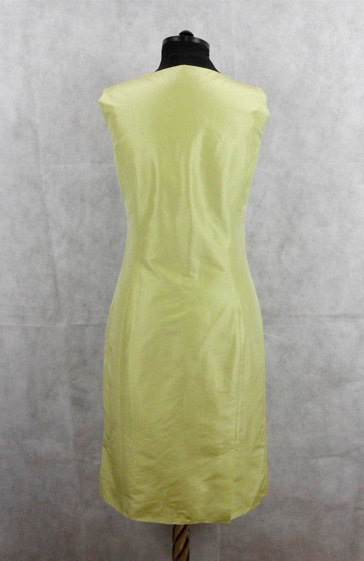 Elegant dress by Etro, sleeveless plain model with small slits in the front and rear, zip to the left,in pale green color, full lining. Made of 76% cotton, 24% silk, lining - 100% silk, made in Italy, size 42 Very well preserved Measurements taken flat: Length 99 cm / 39'' Shoulder width 35 cm / 13.7'' Waist 39 cm / 15.4'' Hips 47 cm / 18.5'' Fitted Sleeveless Light Green Dress, Spring Sleeveless Knee-length Dress With Back Zipper, Sleeveless Dress With Back Zipper, Light Green Fitted Sleeveless Dress, Fitted Green Sleeveless Knee-length Dress, Fitted Light Green Sleeveless Dress, Fitted Green Dress With Side Zipper, Elegant Sleeveless Light Green Dress, Green Sleeveless Dress For Formal Summer Occasions