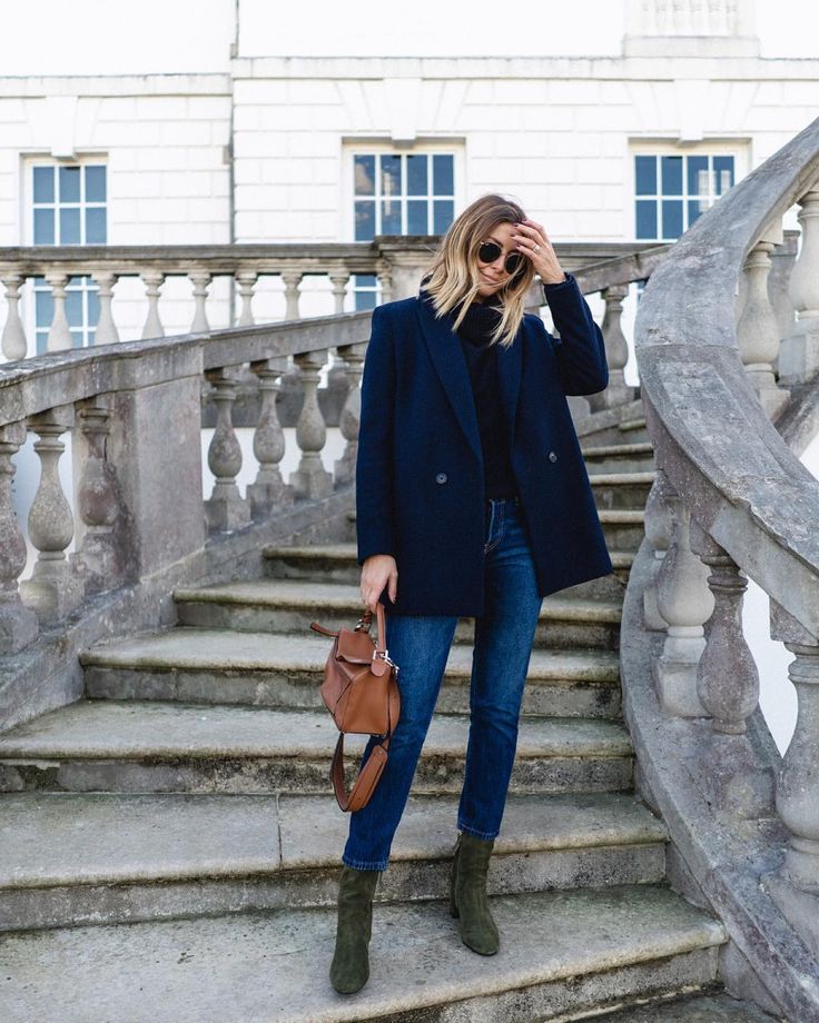 𝐄𝐌𝐌𝐀 𝐇𝐈𝐋𝐋 on Instagram: “Autumn blues 💙 #ootd (For outfit details tap the link in my bio here 👉🏼 @emmahill ) #loewepuzzle #liveinlevis #topshopgirls…” Green Boots Outfit, Emma Hill, Fall Fashion Coats, Minimal Street Style, Green Boots, Blue Coat, Fashion Trends Winter, Todays Outfit, Winter Fashion Outfits