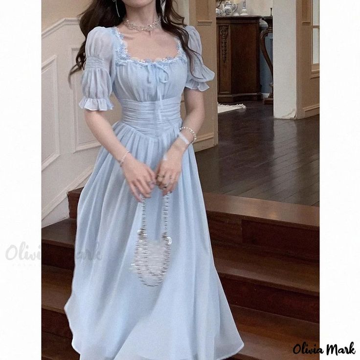 Olivia Mark - Princess-style Waisted Dress with Square Neckline and Puff Sleeves, Ideal for Formal Occasions Waisted Dress, Gaun Fashion, Elegant Maxi Dress, Lantern Sleeve Dress, Korean Fashion Dress, Tank Top Dress, Midi Dress Party, Sleeves Clothing, Midi Dress Summer