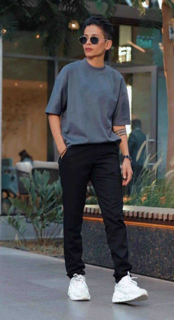 Styling Black Trousers Casual, Masc Black Woman Aesthetic, Summer Boyish Outfits, Formal Masc Outfits For Women, Tomboy Business Casual, Soft Masc Outfits, Tomboy Formal Outfits, Black Tomboy, Masc Outfits For Women