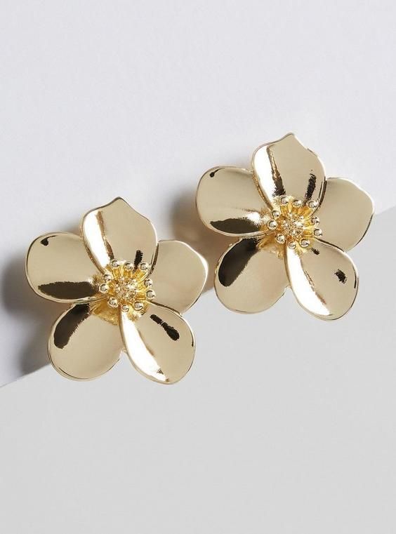 FIT Measures 1. 25” long. . MATERIALS + CARE Base metal. Imported. DETAILS High shine finish. . Floral shape. . The best plus size women's floral stud earrings in gold. Torrid is your destination for the freshest spring and summer styles. Gold Flower Stud Earrings, Eco Jewelry, Floral Studs, Bold Jewelry, Floral Jewelry, Fitted Wedding Dress, Flower Stud Earrings, Flower Stud, Summer Styles