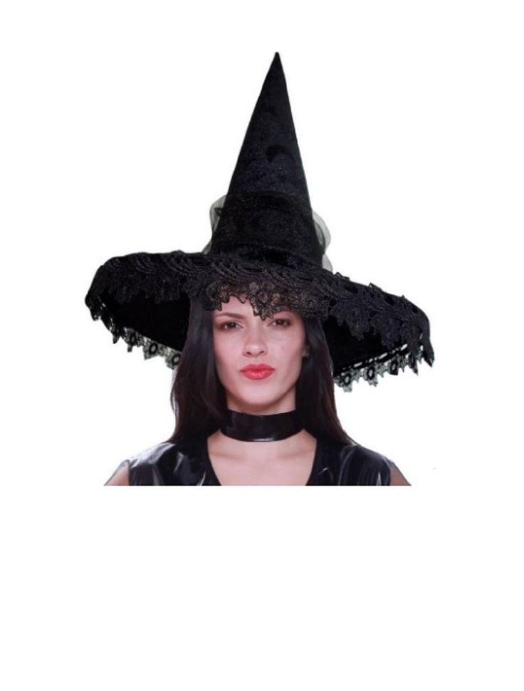 Bringen Sie Ihren Halloween-Hexenstil mit dem Hexenhut mit schwarzer Spitzenkrempe auf die nächste Stufe! Dieser schwarze, lustige Gothic-Hexenhut (18" x 19") hat glitzernde schwarze Spitze um die Krempe und eine spitze, konische Oberseite, die in schwarzen Chiffon mit Mond- und Sternenmustern im Stoff und einer großen Schleife gehüllt ist. Er wird an Halloween ein Hit sein, egal ob bei „Süßes oder Saures“ oder für eine Party. Vergessen Sie Ihren Hexenbesen nicht (auf unserer Seite separat erhältlich)! Auch toll für Cosplay, Mottopartys, Theaterproduktionen, Harry Potter und mehr. Einheitsgröße passt den meisten Teenagern und größeren Kindern. Andere Hexenkostüme und Accessoires werden auf unserer Seite separat verkauft – je nach Verfügbarkeit. Celestial Witch, Witch Style, Witch Costumes, Pintura Facial, Witch Fashion, Witch Broom, Black Chiffon, Moon And Star, Large Bow