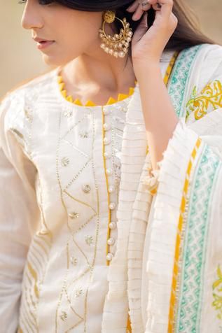 Shop for Kaia White Cotton Mul Embroidered Kurta Gharara Set for Women Online at Aza Fashions Neck Designs For Suits Neckline, Bazo Design, Design Kurta, Blouse Back Neck Designs, Simple Kurta Designs, Simple Kurti Designs, Neck Designs For Suits, Gaun Fashion, Indian Salwar Kameez