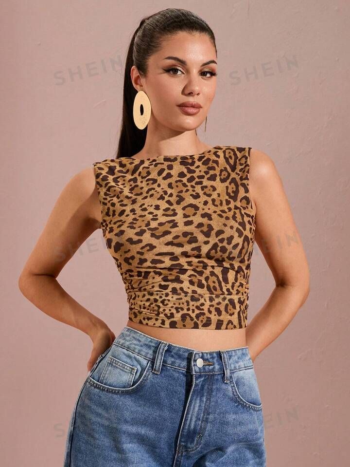 SHEIN BAE Camiseta sin espalda con lazo en el cuello para mujer, estampado de leopardo, elegante, sin mangas, informal, para vacaciones en la playa, cita nocturna, fiesta en la piscina, atuendo para salir | SHEIN USA Leopard Print Sleeveless Tank Top For Party, Sleeveless Stretch Crop Top For Vacation, Fitted Leopard Print Sleeveless Crop Top, Fitted Sleeveless Leopard Print Crop Top, Leopard Print Sleeveless Vacation Top, Sleeveless Leopard Print Vacation Tops, Sleeveless Leopard Print Top For Vacation, Sleeveless Leopard Print Top For Night Out, Night Pool Party