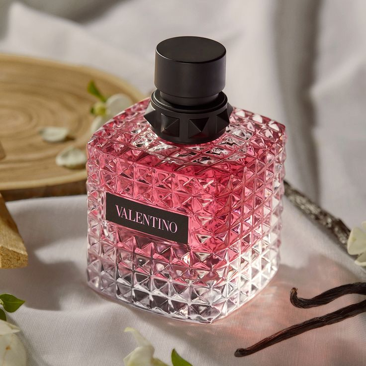 Inspired by Rome, a city where past and present coexist, Valentino's Born in Roma Donna Eau de Parfum celebrates living life freely and embracing heritage. The modern haute couture fragrance balances sensuality and vibrancy for a luxurious, feminine scent that invites its wearer to be unapologetically themselves.  An opulent top note of jasmine sambac mingles with a woody heart of cashmeran, adding a lively twist with its unusually spicy note. A cool base of vanilla bourbon invites a rich leathe Valentino Donna Born In Roma, Valentino Born In Roma, Valentino Roma, Amber Perfume, Born In Roma, Vanilla Bourbon, Jasmine Sambac, Fragrance Bottle, Roman Architecture