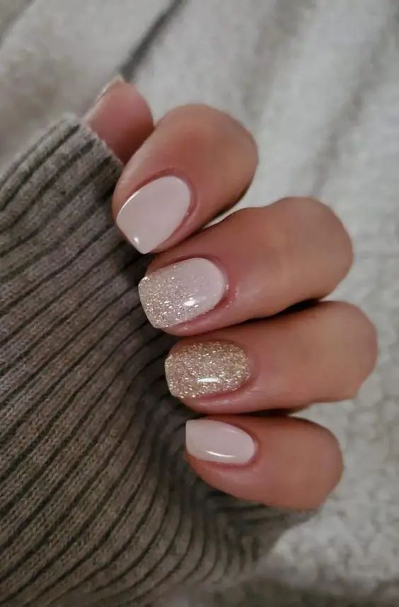 Short Christmas Nails, Glitter Gradient Nails, Unghie Sfumate, New Years Eve Nails, Milky Nails, Manikur Kuku, Valentine Nails, Basic Nails, Cute Gel Nails