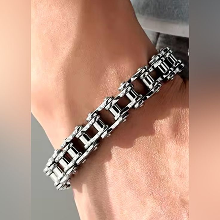 New Stainless Steel Bike Chain Bracelet For Lager Wrist Gold Plated Nice Packaging Fast Shipping Bike Chain Bracelet, Nice Packaging, Stainless Steel Bracelet Men, Steel Bike, Bike Chain, Mens Accessories Jewelry, Mens Gold, Chain Bracelet, Mens Bracelet