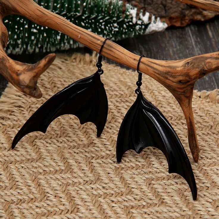 Embrace the mysterious allure of nocturnal creatures with these striking Halloween Black Bat Earrings. These gothic-inspired dangle earrings are perfect for making a bold statement at your next Halloween party or for adding a touch of dark glamour to your everyday ensemble. With their intricate design and attention to detail, these bat earrings will effortlessly soar above your other fashion accessories, capturing the essence of the night and showcasing your unique style. Why You'll Love It Cree Goth Friends, Halloween Costume Jewelry, Halloween Fest, Hanging Bat, Bat Earrings, Halloween Gothic, Wings Design, Black Bat, Vintage Type