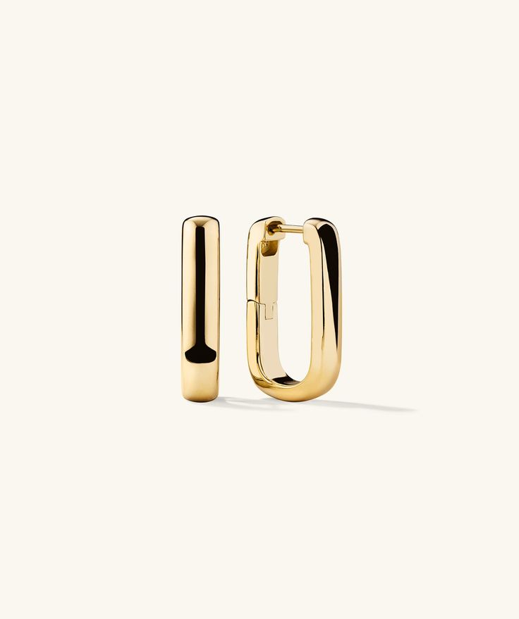 The most pillowy hoops—now in “U” shape. Featuring a clicker closure for maximum comfort and security. Hoop Charms, Sell Gold, Accessories Jewelry Earrings, Jewelry Online Shopping, Pave Diamonds, Online Jewelry, Gold Vermeil, Jewelry Shop, Natural Diamonds