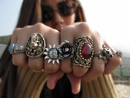 Rings!! Human Canvas, Indie Jewelry, Knuckle Ring, Manicure Nails, Dope Jewelry, Big Rings, Dream Style, Style Punk, Funky Jewelry