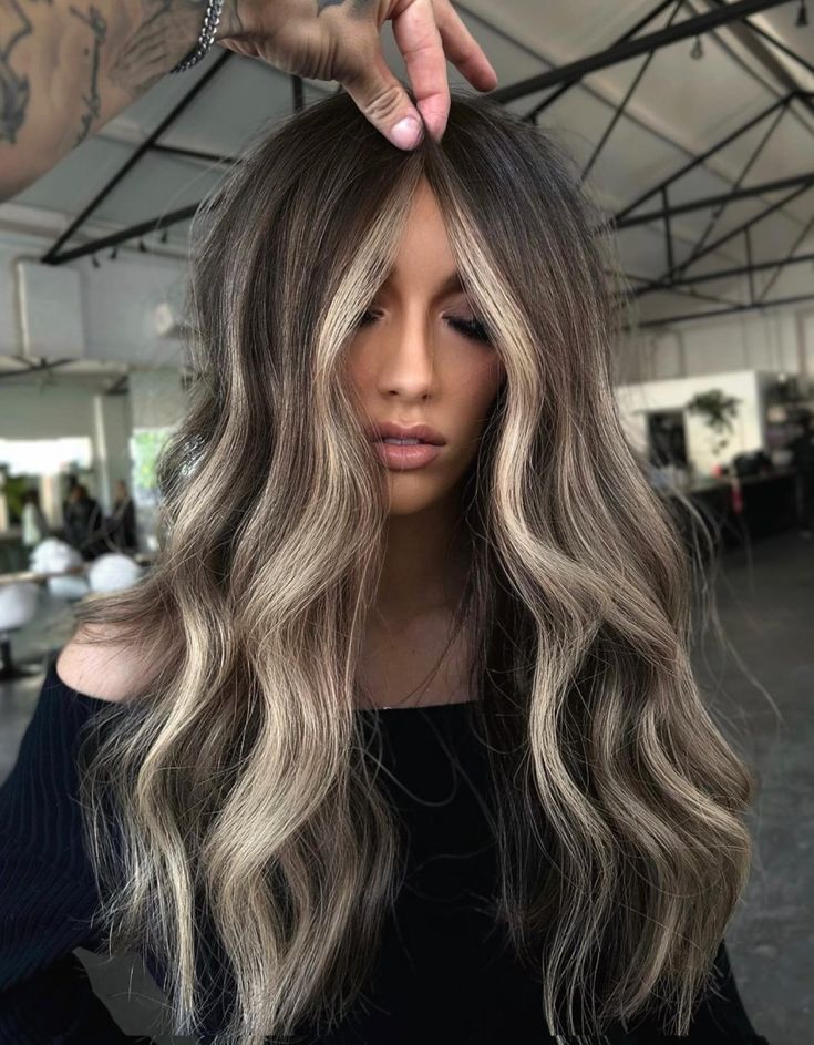 Chunky Ash Blonde Highlights for Bronde Hair Ash Blonde Hair Dark Roots, Dark Roots With Blonde Highlights, Highlight Ideas, Dark Ash Blonde, Ash Blonde Hair Colour, Icy Blonde Hair, Ash Blonde Balayage, Ash Hair Color, Brown Hair Inspo