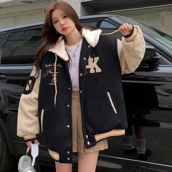 The dress is great I like it Outfits With Baseball Jacket, Japanese Outfits Women, Baseball Jacket Outfit Street Style, Baseball Jacket Outfit Aesthetic, Baseball Jacket Outfit Women, Big Jacket Outfits, Jacket Design Ideas, Korean Fashion Jacket, Aesthetic Jackets