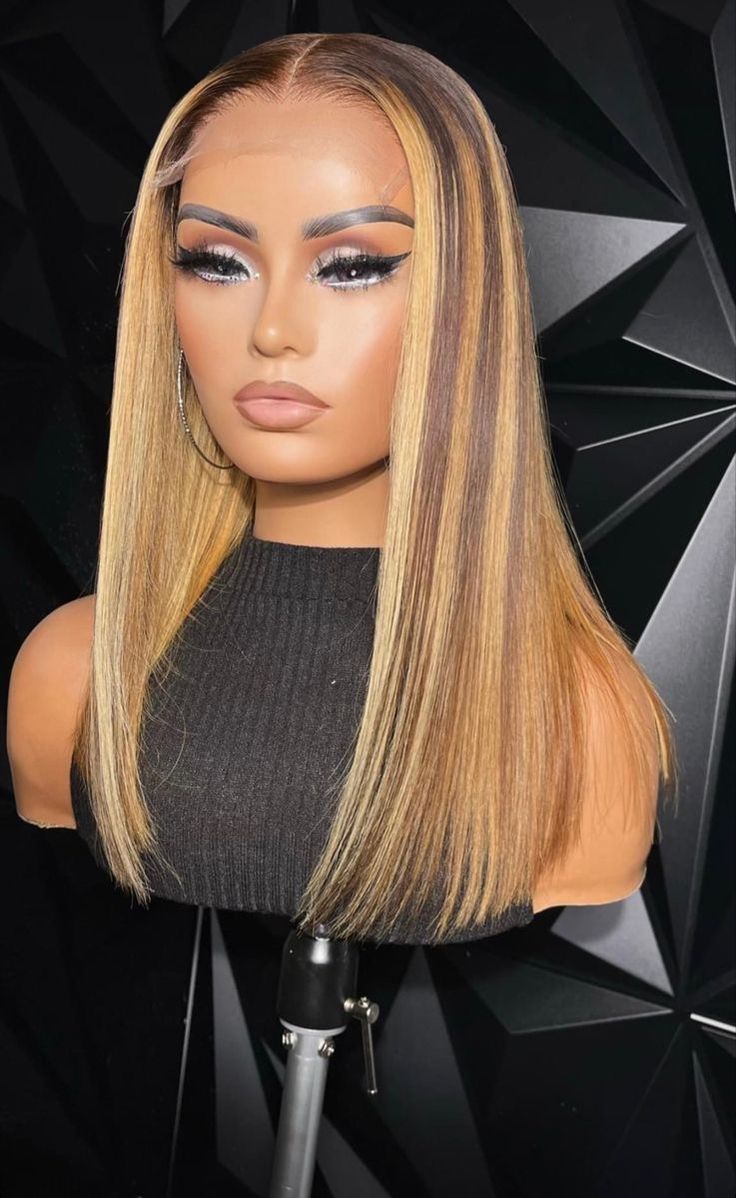 Long Frontal Wig Hairstyles, Blonde Hair Ideas Black Women, Blonde Closure Wig, Blonde Frontal Wig, Honey Blonde Wig, Lace Wigs Styles, Color Wigs, Highlight Color, Frontal Wig Hairstyles