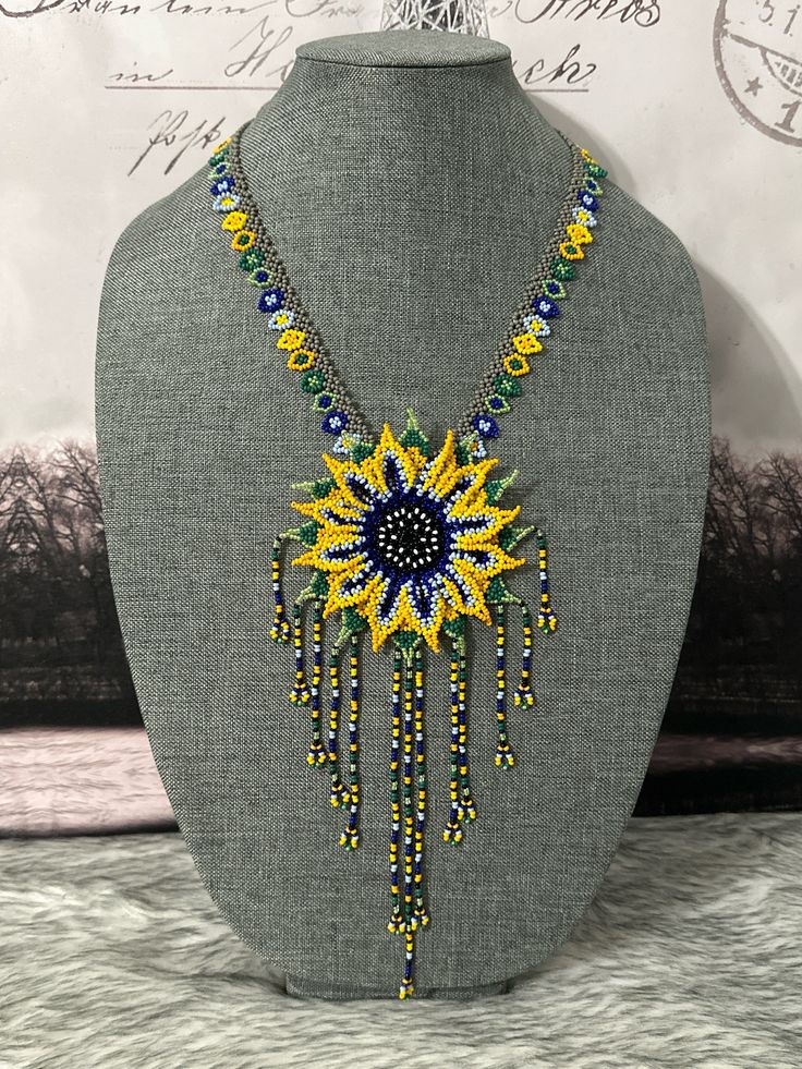 Beautiful set of handmade tepeyac necklaces, earrings and bracelets, handmade by Mexican artisans. Seed Bead Jewelry, Beaded Necklaces, Beads Jewelry, Necklace Earrings, Bracelet Set, Bead Work, Beaded Jewelry, Etsy Accessories, Beaded Necklace