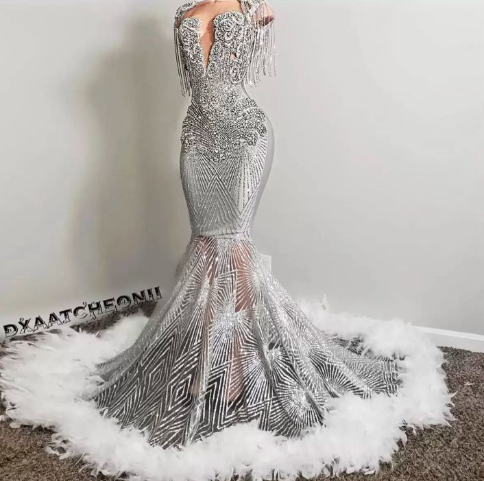 Diamond Mermaid Dress, Baddie Prom Dresses Silver, Silver White Prom Dress, Silver Prom Dresses Black Women, Edges Tut, Homecoming Styles, Goddess Prom Dress, Diamond Prom Dresses, Girls Evening Dresses