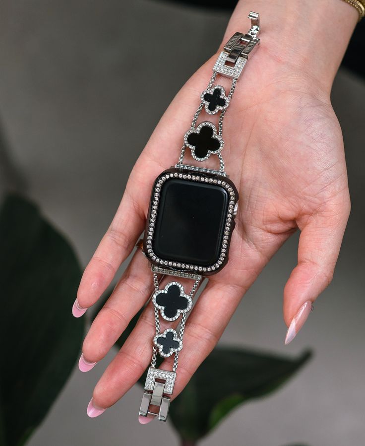 Silver Lucky Clover Watch Band – luxylemon Apple Watch Ultra Bands, Black Diamond Watch, Simple Mehndi Designs Fingers, Cute Watches, Apple Watches, All Day Everyday, Lucky Clover, Fabulous Jewelry, Silver Accessories