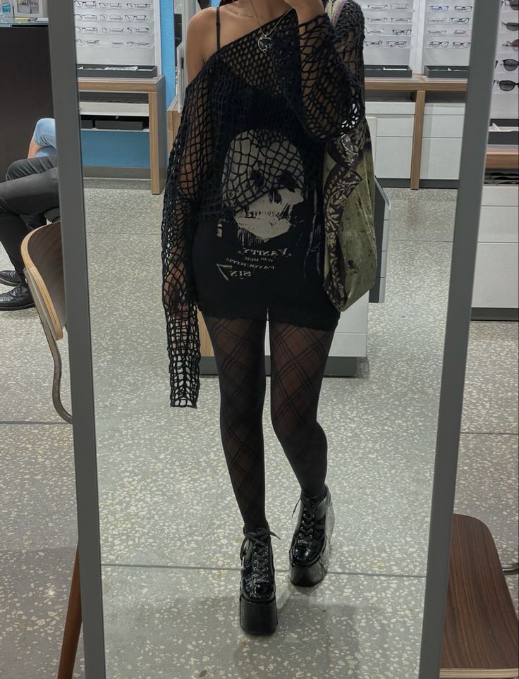 Emo Fairy Aesthetic, 90s Goth Outfits Grunge, Alt Girl Aesthetic Outfits, Alt Goth Aesthetic, Light Outfits Aesthetic, Casual Goth Outfits Grunge, Goth Bitmoji Outfits, Bimbocore Outfits Black, Goth Sweater Outfit