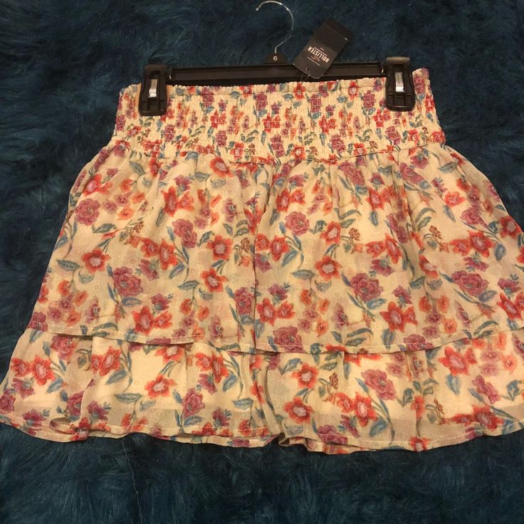 Brand New With Tags. Mini Elastic Waist . High Waist Floral Print Skirt For Summer, Floral Print Summer Skirt, Stretch Mini Skirt For Summer, Casual Tiered Skirt Bottoms With Floral Print, Casual Floral Print Tiered Skirt Bottoms, Casual Short Skirt For Spring, Stretch Tiered Mini Skirt For Summer, Trendy Summer Mini Skirt With Lining, Stretch Mini Skirt For Vacation