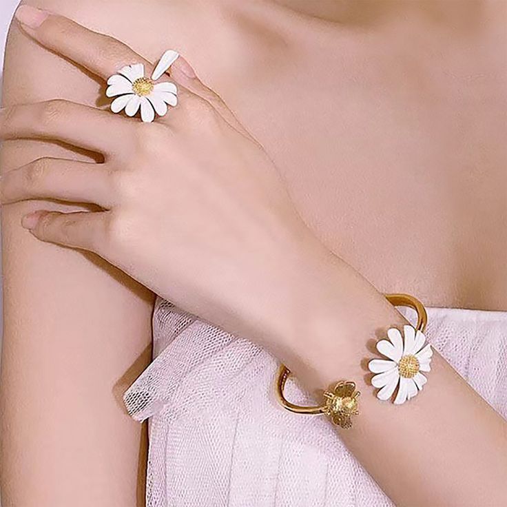 🌼 DAISY | Stunning pendant shaped like chrysanthemum, trendy cute floral design. Perfect for all flower lovers bridal occasions and birthday gifts!🌼 4 PIECE | Consists of 1 charm necklace, 1 bracelet, 1 pair of asymmetrical hypoallergenic stud earrings, and 1 ring. Spring is here in a matching classic 4-piece set!🌼 GOLD | Sterling silver with gold plating and white lacquered petals. Absolutely gorgeous for spring and summer seasons. Perfectly matching yellow, gold, and white combination for a Flower Shaped Alloy Jewelry For Gifts, Flower-shaped Alloy Jewelry For Gift, Flower Shaped Alloy Jewelry Gift, Flower-shaped Alloy Jewelry Gift, Spring Rose Gold Flower Jewelry, Rose Gold Flower Shaped Jewelry For Spring, Rose Gold Flower-shaped Jewelry For Spring, Spring Wedding Jewelry In Flower Shape, Flower Shaped Metal Jewelry For Parties